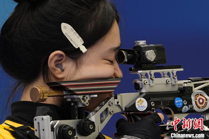 巴黎奥运会00后黄雨婷与搭档盛李豪携手夺金 启