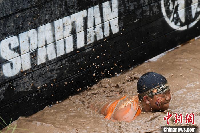 2024斯巴达勇士儿童赛上海站落幕 万名小勇士雨中