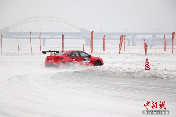 2026哈尔滨冰雪汽车赛国际车手齐聚松花江冰雪赛