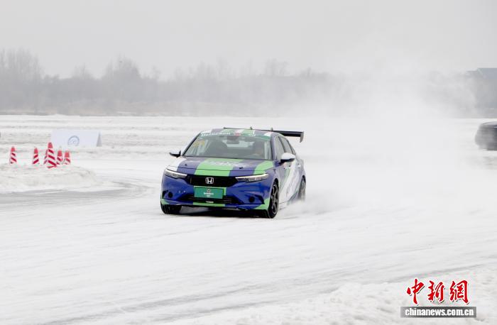 2026哈尔滨冰雪汽车赛国际车手齐聚松花江冰雪赛