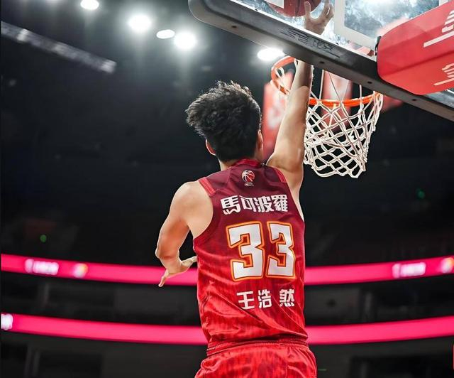 王浩然32分逆转广厦展现锋线统治力