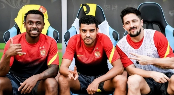 李昊高光表现引热议 青岛西海岸青春风暴引期待